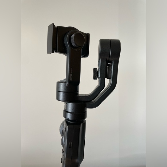 Zhiyun Smooth 4 Professional Gimbal Stabilizer for Smartphones - Picture 3 of 7